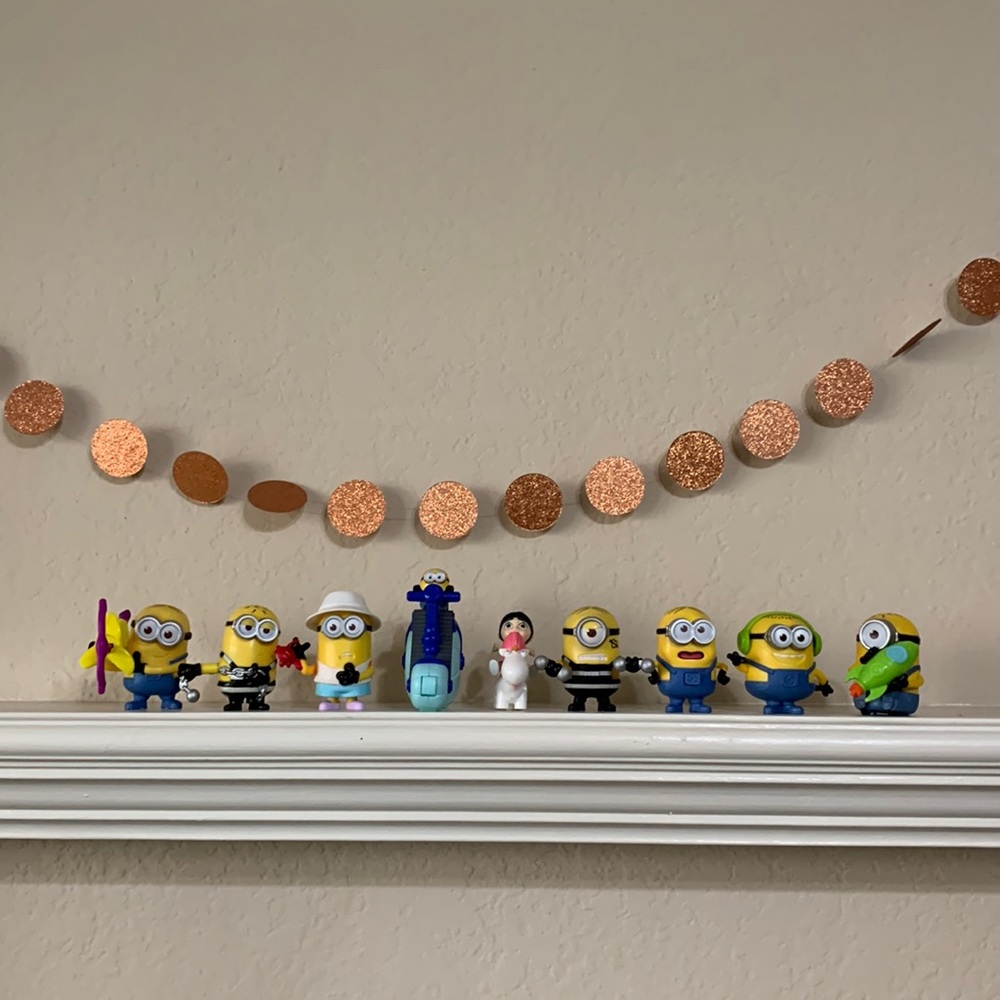 [SOLD] Minions figures total 9